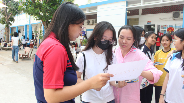 Tư vấn tuyển sinh lớp 10 chất như câu lạc bộ Trường THPT Bùi Thị Xuân- Ảnh 13.