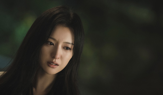 Kim Soo Hyun dùng 'nụ cười tán tỉnh' hạ gục vợ trong Queen of tears- Ảnh 3.