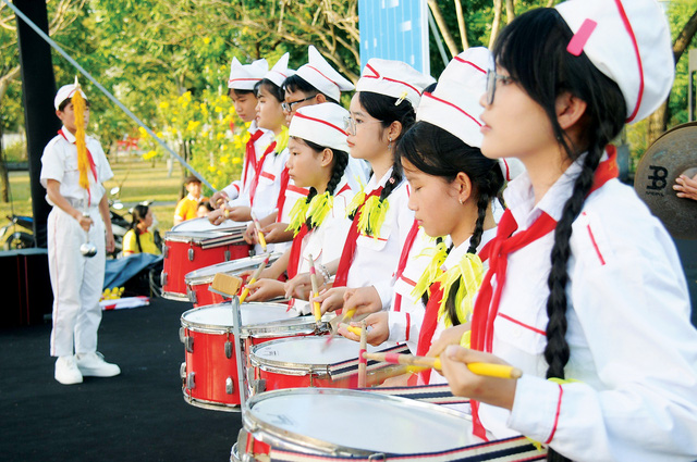 Rộn ràng quá Liên hoan 