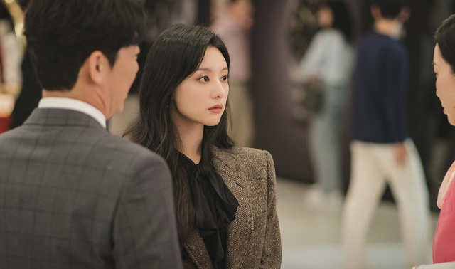Gu thời trang sang chảnh của Kim Ji Won trong Queen of tears- Ảnh 5.