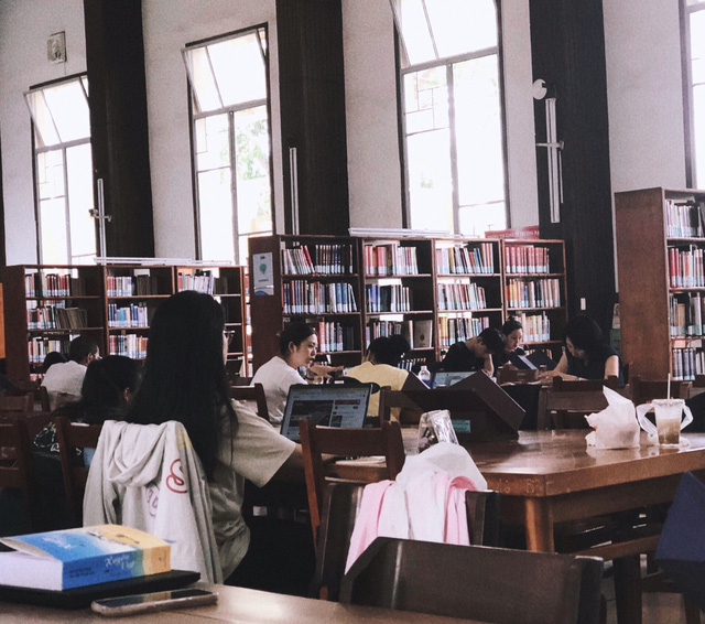 Phòng đọc sách là nơi học tập của nhiều bạn trẻ khi đến Thư viện Khoa học Tổng hợp Tp.HCM - Ảnh: NHƯ QUỲNH