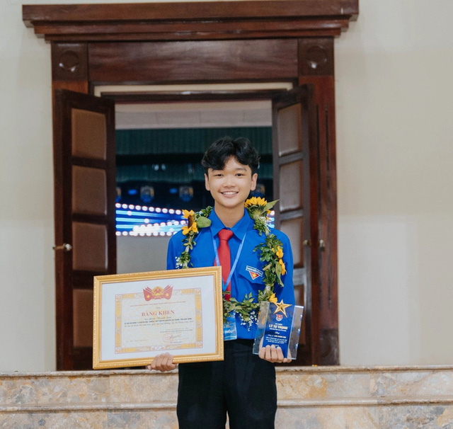 Gặp nam sinh Đắk Nông, gương mặt trẻ tuổi nhất nhận giải thưởng Lý Tự Trọng- Ảnh 1.