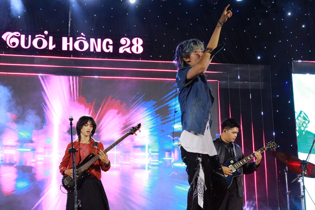 Hàng chục nghệ sĩ đổ bộ sân khấu Tuổi Hồng Minh Khai- Ảnh 5.