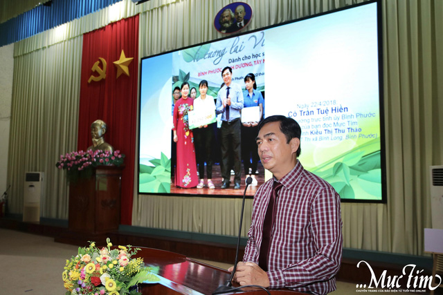 Học bổng Vì tương lai Việt Nam 2024: Cái ôm tiếp thêm sức mạnh- Ảnh 2.