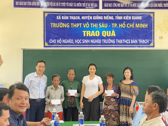 Thầy trò Trường THPT Võ Thị Sáu thực hiện công trình đặc biệt chào 30-4- Ảnh 3.