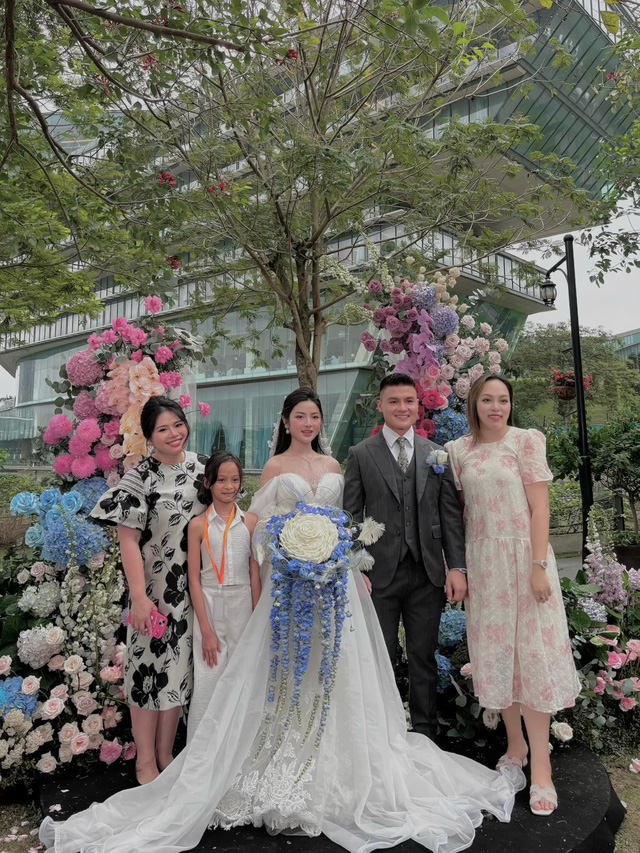 Quang Hải - Chu Thanh Huyền hạnh phúc trong tiệc cưới- Ảnh 4.