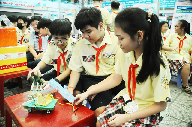 Teen Trường THCS Phan Tây Hồ khám phá những sáng tạo độc đáo trong Ngày hội giáo dục STEM- Ảnh 2.