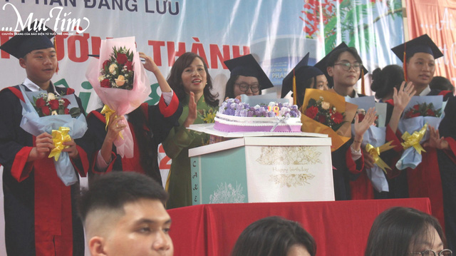 Lễ tri ân trưởng thành đầy cảm xúc của teen Trường THPT Phan Đăng Lưu- Ảnh 3.