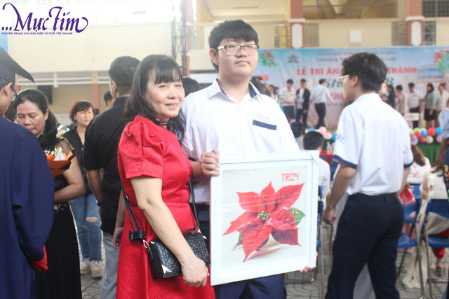 Lễ tri ân trưởng thành đầy cảm xúc của teen Trường THPT Phan Đăng Lưu- Ảnh 12.