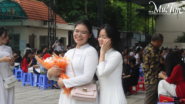 Lễ tri ân trưởng thành đầy cảm xúc của teen Trường THPT Phan Đăng Lưu- Ảnh 18.