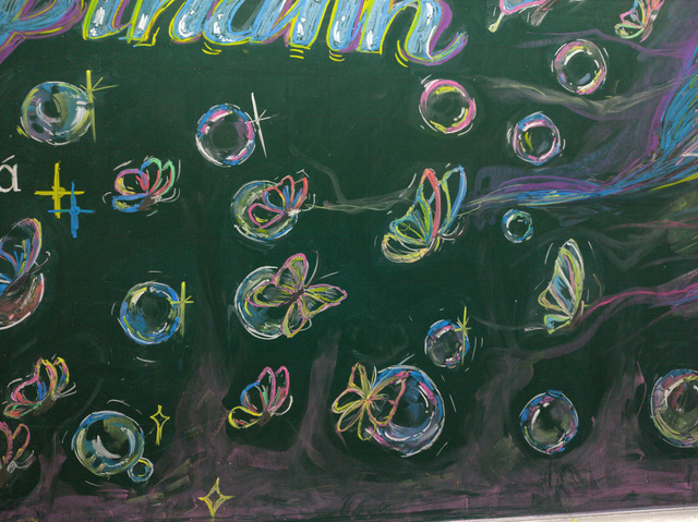 Trầm trồ với bức vẽ trên bảng phấn của học sinh tỉnh An Giang- Ảnh 2.