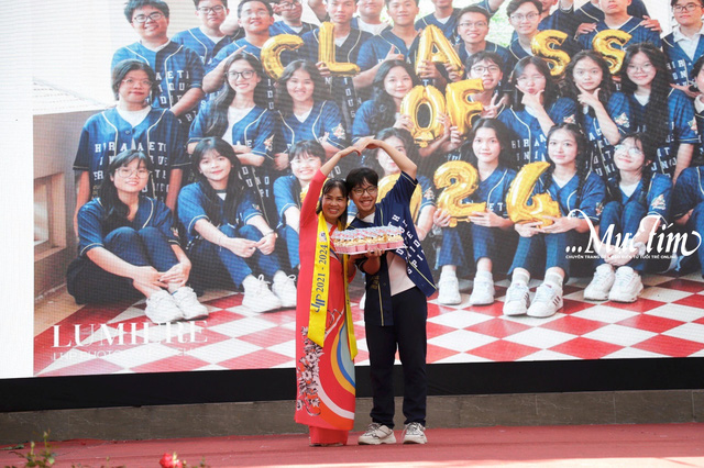 Đong đầy cảm xúc trong lễ tri ân và trưởng thành của teen Trường THPT chuyên Lê Hồng Phong- Ảnh 5.
