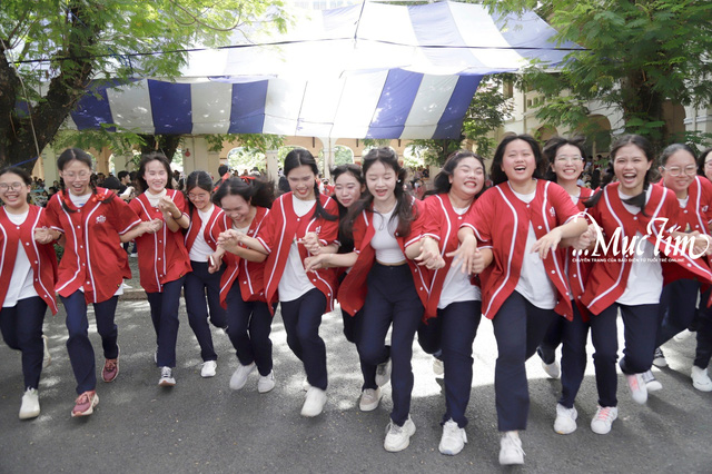 Đong đầy cảm xúc trong lễ tri ân và trưởng thành của teen Trường THPT chuyên Lê Hồng Phong- Ảnh 12.