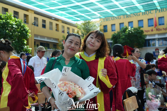 Khoảnh khắc tuyệt vời trong lễ tri ân trưởng thành của Trường THPT Bình Phú- Ảnh 17.