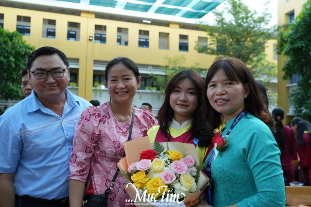 Khoảnh khắc tuyệt vời trong lễ tri ân trưởng thành của Trường THPT Bình Phú- Ảnh 19.