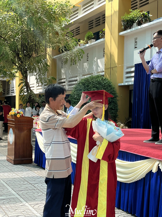 Khoảnh khắc tuyệt vời trong lễ tri ân trưởng thành của Trường THPT Bình Phú- Ảnh 22.