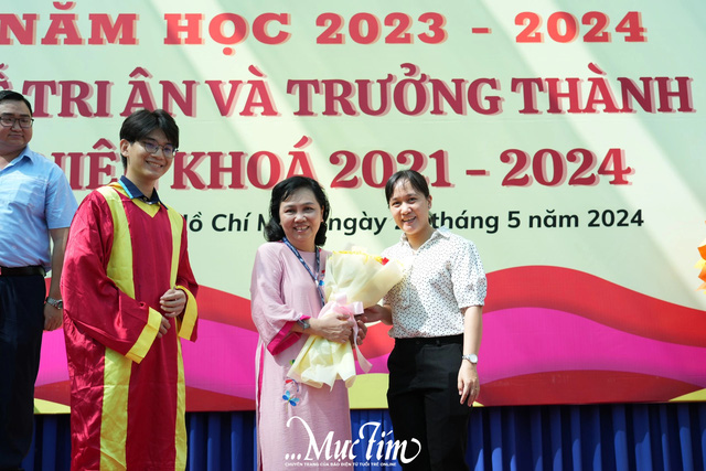 Khoảnh khắc tuyệt vời trong lễ tri ân trưởng thành của Trường THPT Bình Phú- Ảnh 28.