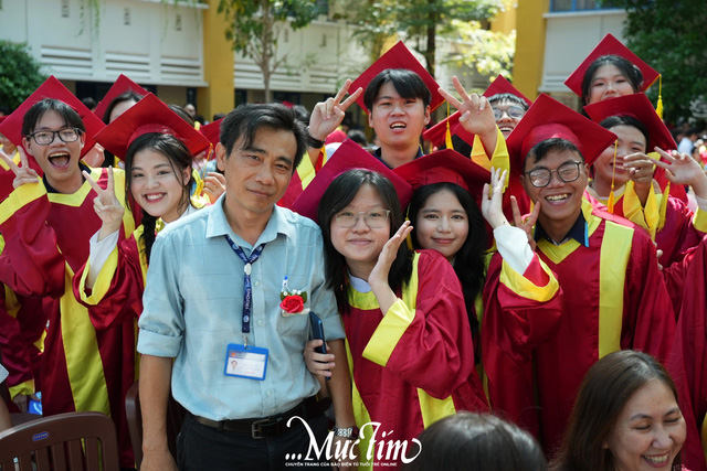 Khoảnh khắc tuyệt vời trong lễ tri ân trưởng thành của Trường THPT Bình Phú- Ảnh 30.