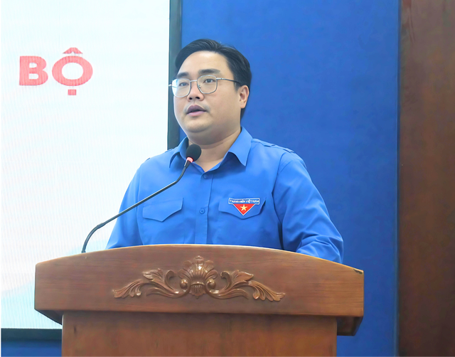 Anh Ngô Minh Hải nhận quyết định công nhận chức vụ bí thư Thành Đoàn TP.HCM- Ảnh 2.