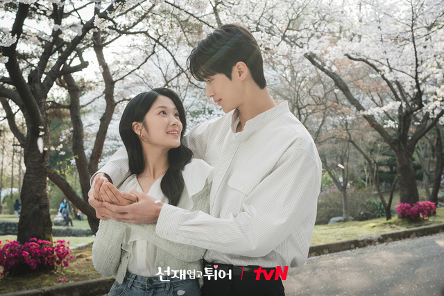 Tập cuối Lovely runner: Sun Jae nắm tay Im Sol bước vào lễ đường - Ảnh 3.