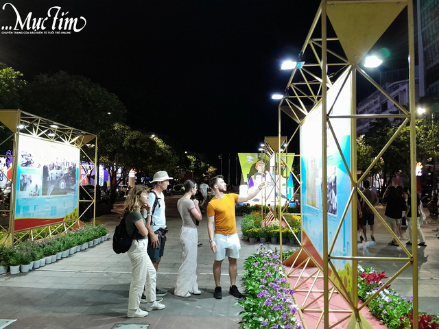 Người dân, du khách ấn tượng với triển lãm về Điện Biên Phủ tại Phố đi bộ Nguyễn Huệ- Ảnh 8.