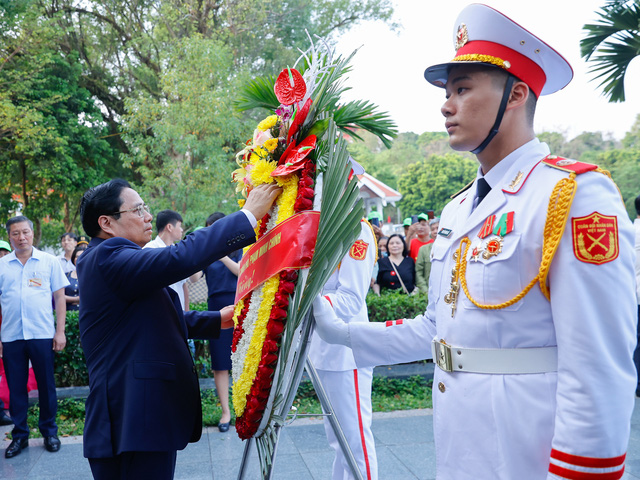 Diễu binh, diễu hành 70 năm Chiến thắng Điện Biên Phủ: Người dân trầm trồ xem kỵ binh trên phố- Ảnh 13.