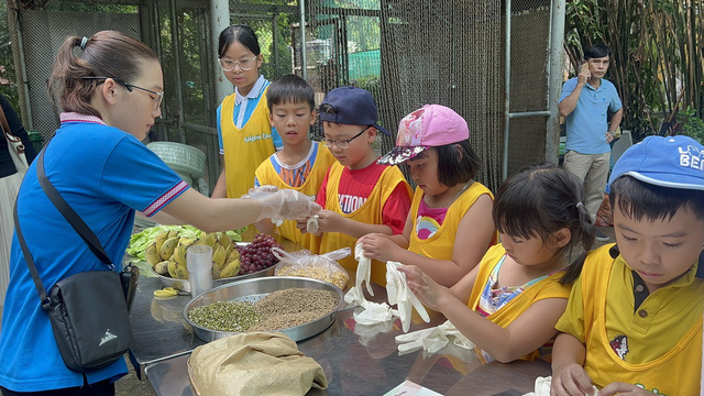 Thảo cầm viên Sài Gòn tấp nập trong ngày Quốc tế thiếu nhi- Ảnh 11.