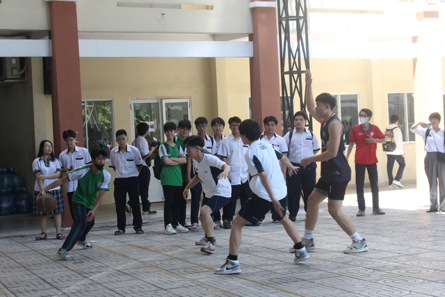 Học sinh Nhật học nhảy sạp cùng teen Trường THPT Phan Đăng Lưu- Ảnh 11.