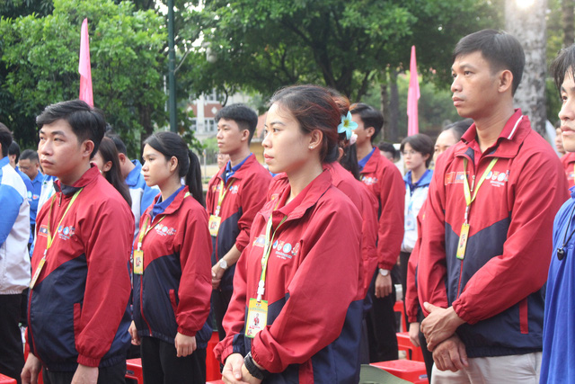 Ra quân hoạt động tình nguyện hè tại Lào và huyện đảo Phú Quý- Ảnh 1.