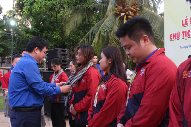 Ra quân hoạt động tình nguyện hè tại Lào và huyện đảo Phú Quý- Ảnh 3.