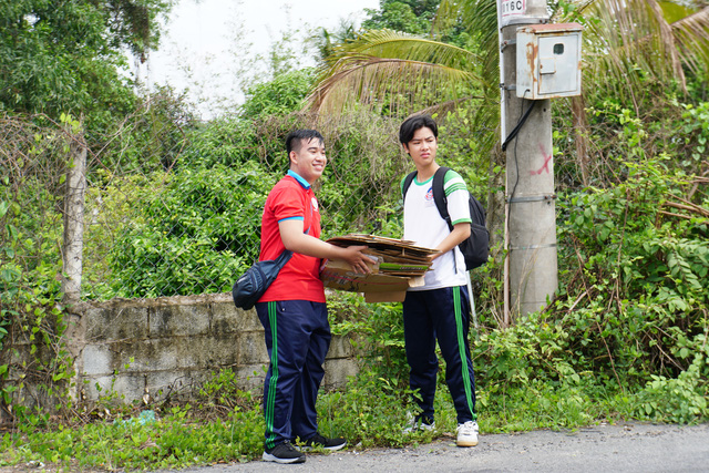 Chiến sĩ Hoa phượng đỏ Trường THPT Củ Chi biến ve chai thành học bổng- Ảnh 3.