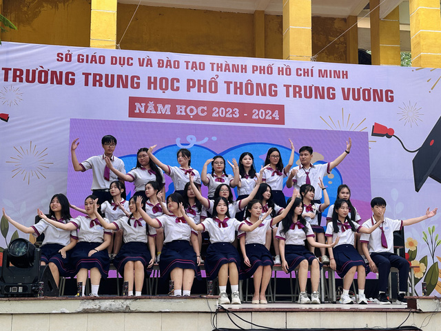 Teen Trường THPT Trưng Vương hẹn 'viết tiếp chương sau' rực rỡ- Ảnh 2.