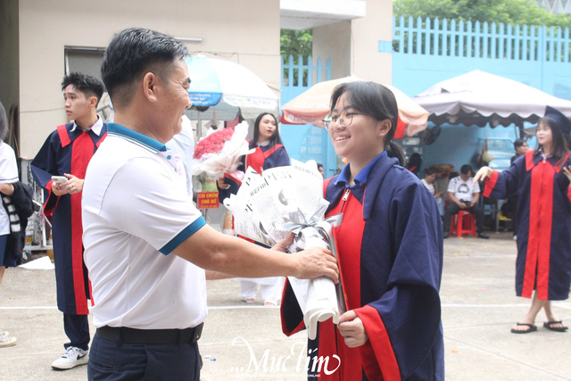 Thầy cô Trường THPT Nguyễn Hữu Thọ gửi ‘điều phi thường nhỏ bé’ đến 2k6- Ảnh 20.