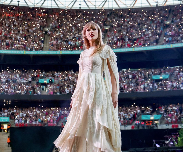 Chiếc mũ tinh thần của Taylor Swift và những khoảnh khắc ý nghĩa cùng fan- Ảnh 2.