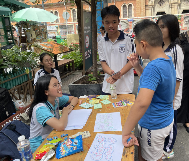 Tưng bừng Ngày hội thiếu nhi của Trường THPT Chuyên Trần Đại Nghĩa- Ảnh 2.