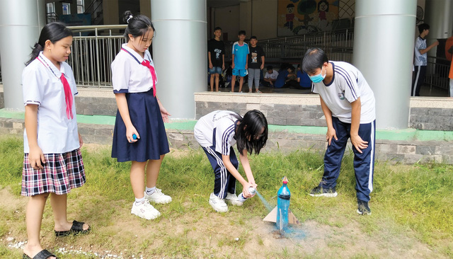 Thiếu nhi trải nghiệm sân chơi hè sáng tạo- Ảnh 1.