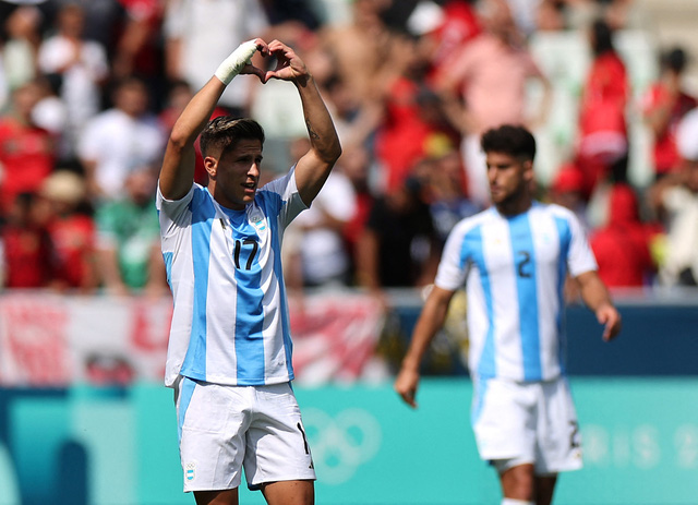 Bóng đá nam Olympic 2024: Argentina thua Morocco; Tây Ban Nha đánh bại Uzbekistan- Ảnh 1.