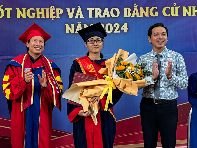 Thủ khoa kép Trường đại học Sư phạm TP.HCM: hoàn cảnh là động lực vươn lên- Ảnh 1.