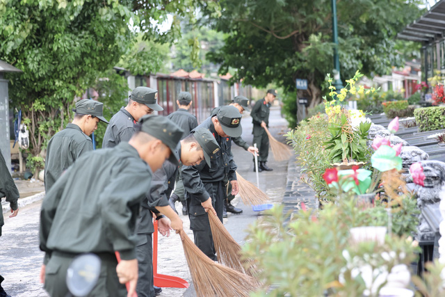 Ngày Thương binh Liệt sỹ 27-7: tuổi trẻ công an TP.HCM tri ân- Ảnh 7.