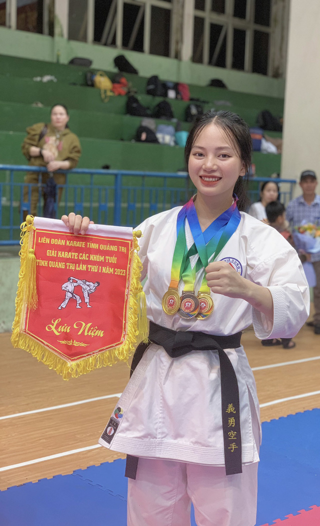 Mỹ Duyên từng đạt nhiều thành tích tại giải Karate các nhóm tuổi tỉnh Quảng Trị lần thứ I năm 2023 - Ảnh: NVCC