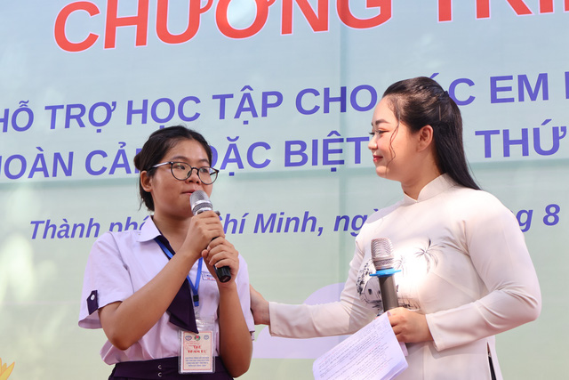 Hội Bảo vệ quyền trẻ em trao học bổng cho học sinh có hoàn cảnh khó khăn- Ảnh 3.