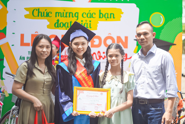 Lễ phát thưởng giải Lê Quý Đôn: thủ khoa vui mừng, phụ huynh tự hào- Ảnh 5.