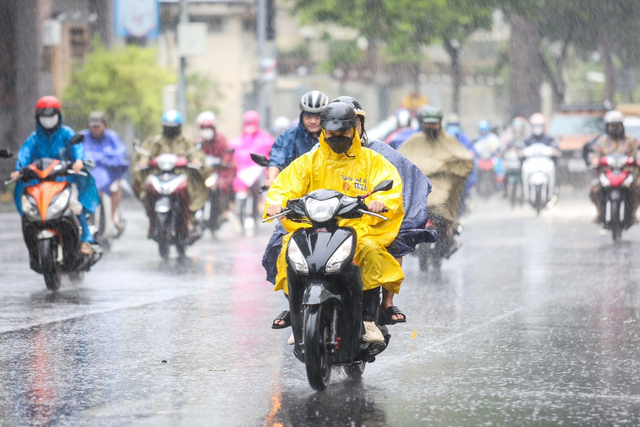 Dự báo thời tiết đêm 30, ngày 31-8: Tây Nguyên mưa to, miền Trung bớt nóng- Ảnh 1.