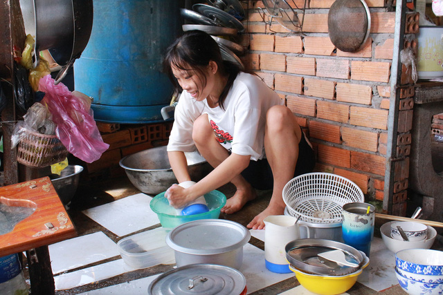 Nữ sinh An Giang ngủ chân cầu thang, mơ về tương lai sáng- Ảnh 4.