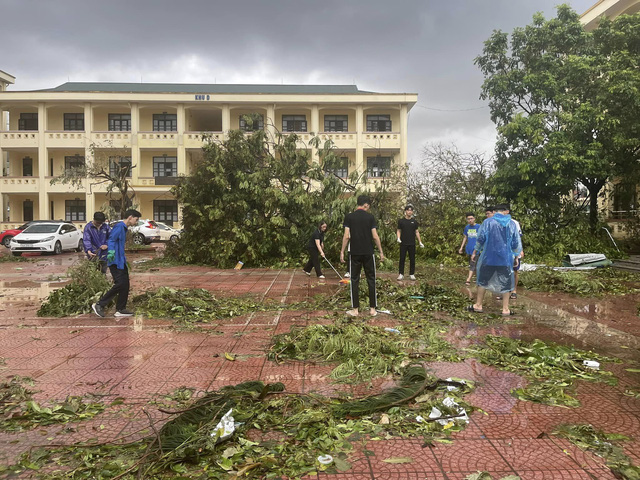 Hậu bão số 3, học sinh Hạ Long đã có thể trở lại trường- Ảnh 2.