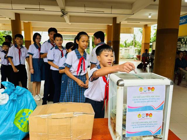 Những tấm lòng học sinh TP.HCM hướng về đồng bào vùng bão lũ- Ảnh 1.