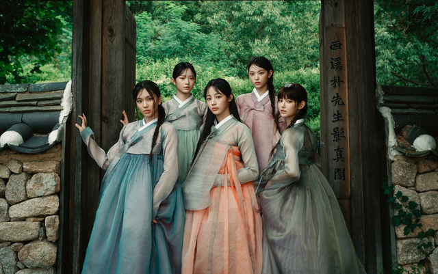 Idol Kpop diện hanbok, đãi fan 'bữa tiệc visual' dịp Trung thu- Ảnh 1.