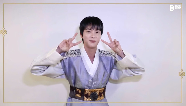 BTS mừng Trung thu fan: Jin mặc hanbok, RM tặng kỷ lục mới- Ảnh 2.