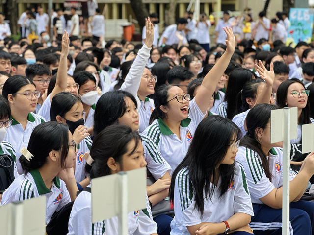 Hội trại Trường THPT Hùng Vương kết nối 'đại gia đình nhà Vương'- Ảnh 1.