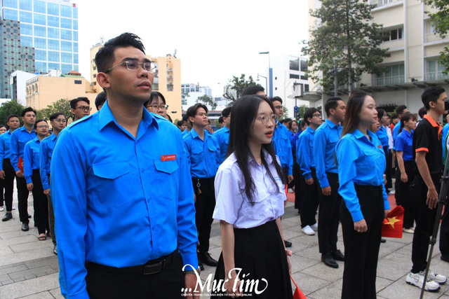 Lễ chào cờ "Tôi yêu Tổ quốc tôi" trang trọng trong ngày đầu năm mới- Ảnh 6.